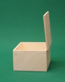 Scatola in legno 21,5x17xh11 con coperchio a battuta e cerniere.  Studio la cornicetta