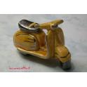 Lambretta in ceramica colore miele realizzato a mano dimensioni 7x11 cm