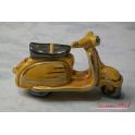 Lambretta in ceramica colore miele realizzato a mano dimensioni 7x11 cm